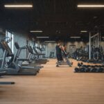 Как выбрать профессиональные тренажеры для фитнес-клуба: виды, критерии и оснащение зала